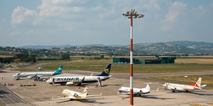Aeroporto_Umbria-Perugia_piazzale_aeromobili_luglio 2015