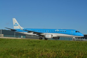 EMB190 KLC PH-EZB AMS04122015 1200