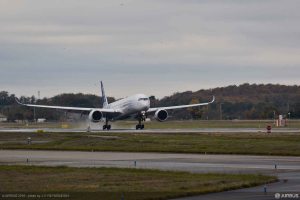 a350-1000_first-flight_landing_